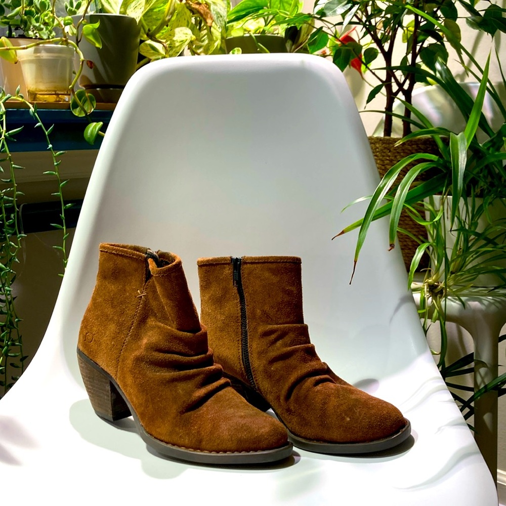 Born brown suede Abby ankle boots, booties with zip size US 8